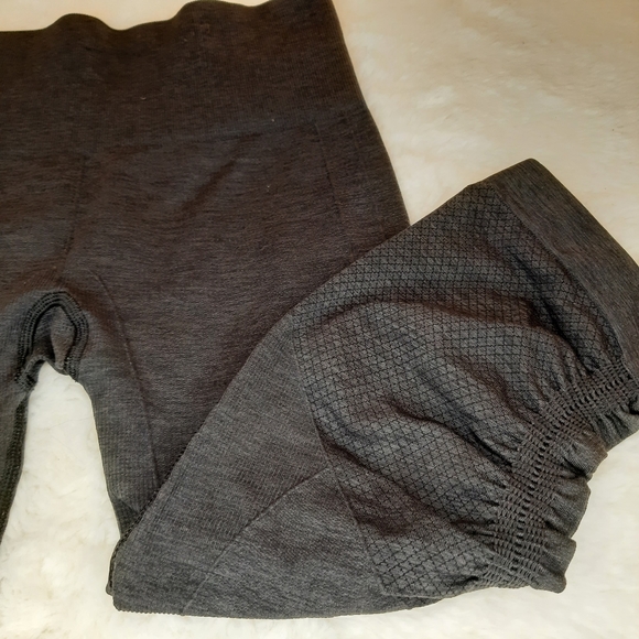 Lululemon Ebb and Flow Crop Charcoal Gray Size 4 - Picture 7 of 14